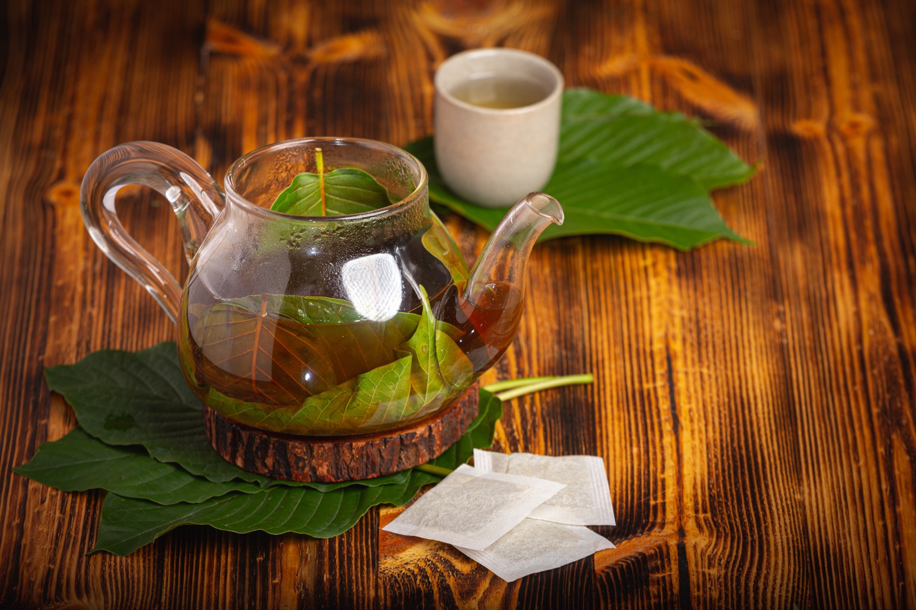 pot of kratom-infused tea